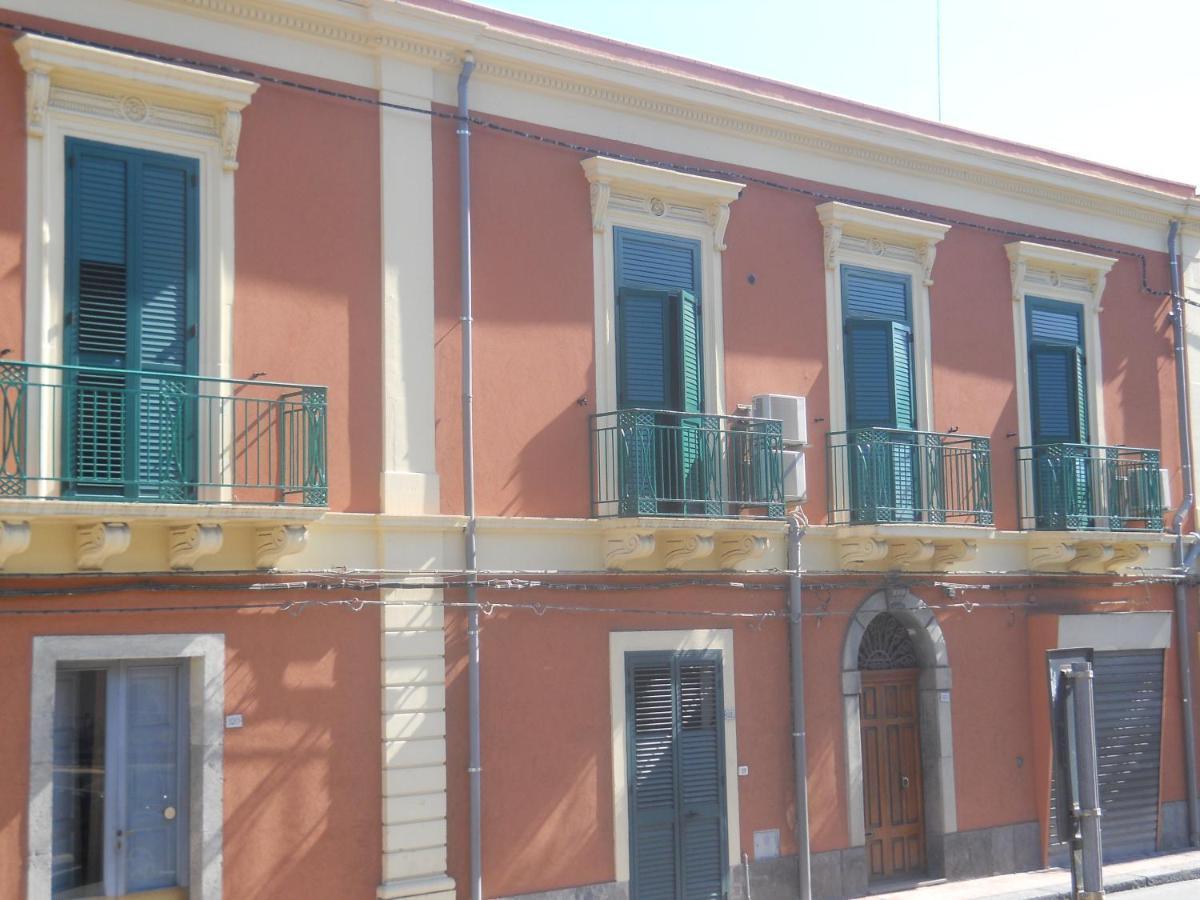 Bed and Breakfast Antico Palazzo Джардіні-Наксос Екстер'єр фото
