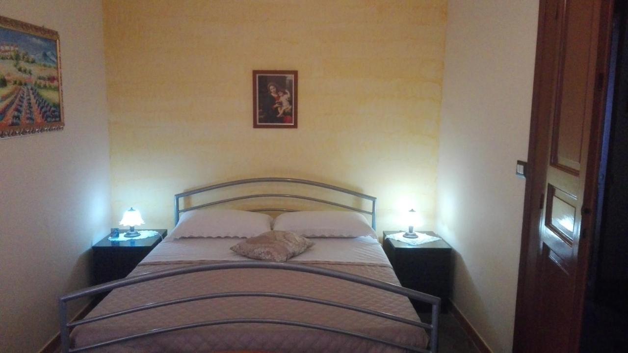 Bed and Breakfast Antico Palazzo Джардіні-Наксос Екстер'єр фото