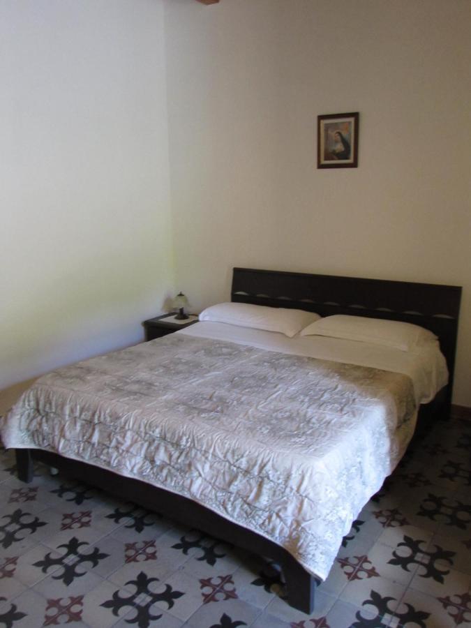 Bed and Breakfast Antico Palazzo Джардіні-Наксос Екстер'єр фото