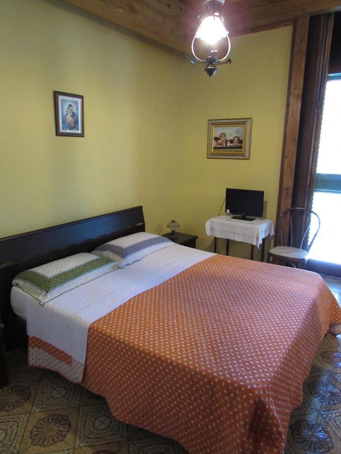 Bed and Breakfast Antico Palazzo Джардіні-Наксос Екстер'єр фото