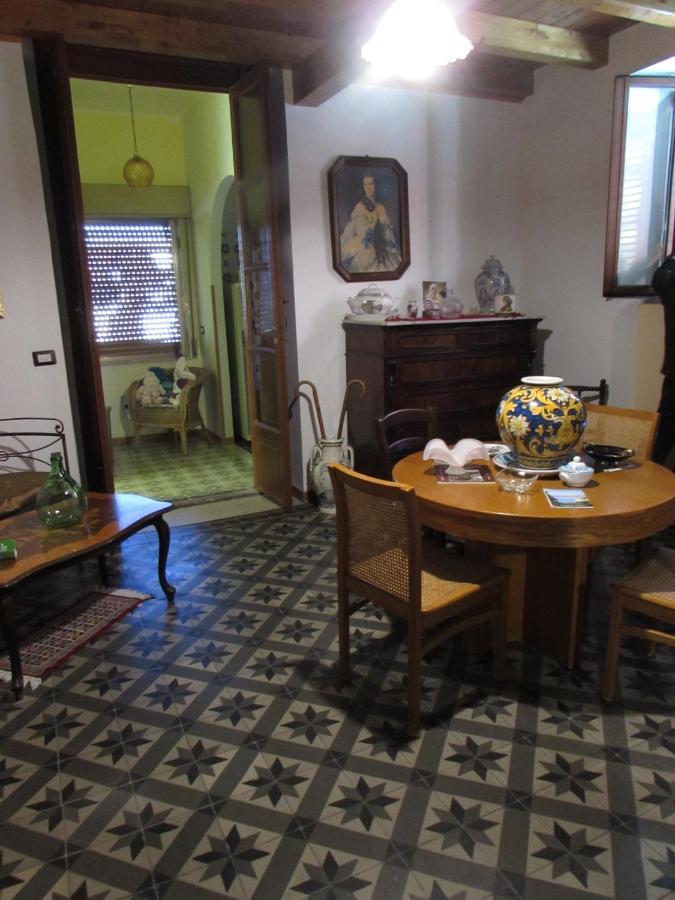 Bed and Breakfast Antico Palazzo Джардіні-Наксос Екстер'єр фото