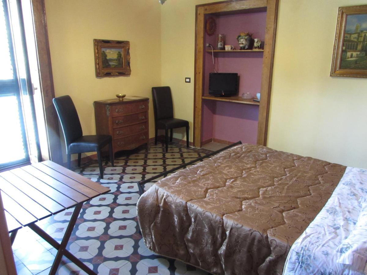 Bed and Breakfast Antico Palazzo Джардіні-Наксос Екстер'єр фото