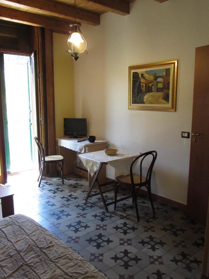 Bed and Breakfast Antico Palazzo Джардіні-Наксос Екстер'єр фото