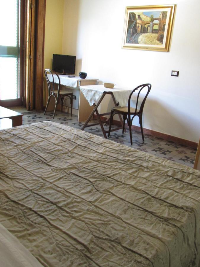 Bed and Breakfast Antico Palazzo Джардіні-Наксос Екстер'єр фото