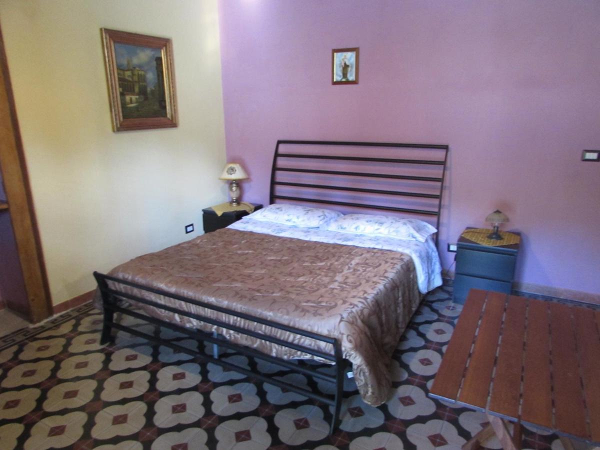 Bed and Breakfast Antico Palazzo Джардіні-Наксос Екстер'єр фото