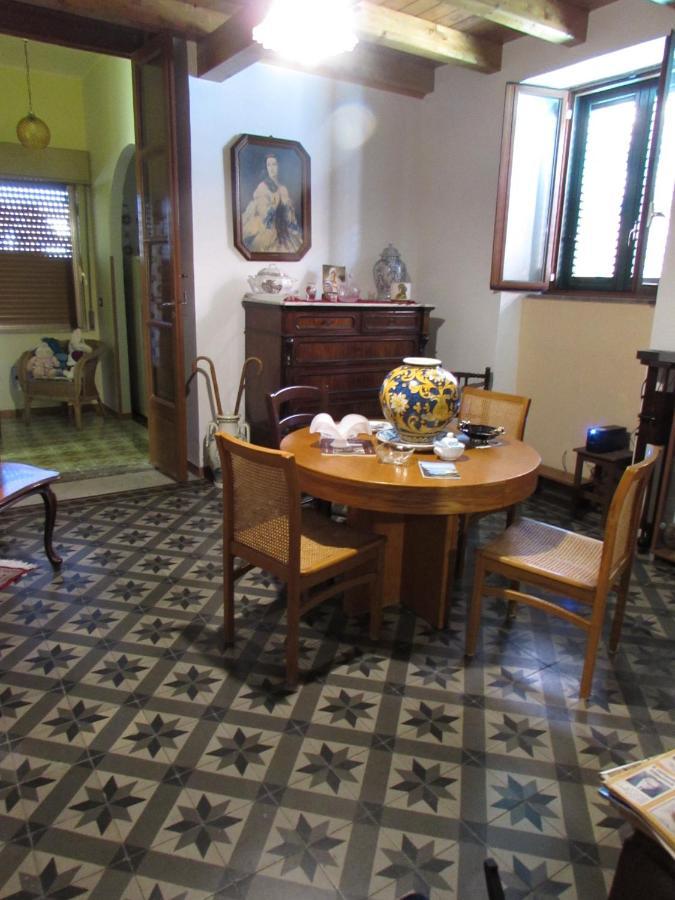 Bed and Breakfast Antico Palazzo Джардіні-Наксос Екстер'єр фото