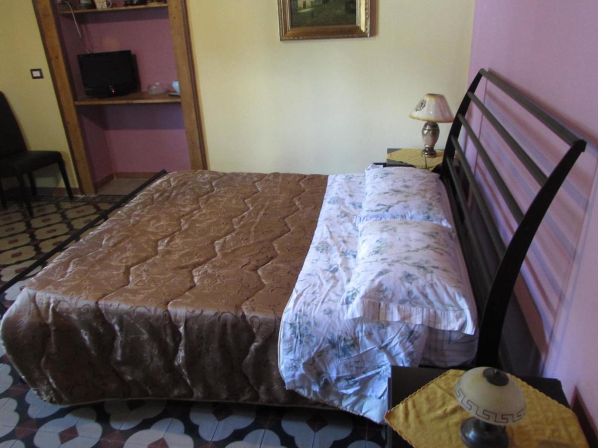 Bed and Breakfast Antico Palazzo Джардіні-Наксос Екстер'єр фото